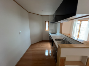 八戸市諏訪、新築一戸建てのキッチン画像です