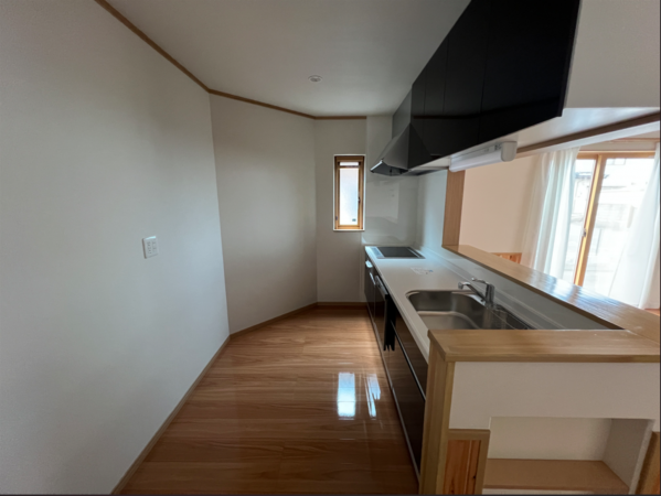 八戸市諏訪、新築一戸建てのキッチン画像です