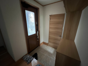 八戸市多賀台、新築一戸建ての玄関画像です