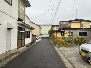 八戸市沼館、新築一戸建ての前面道路を含む現地写真画像です