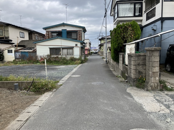 八戸市沼館、新築一戸建ての前面道路を含む現地写真画像です