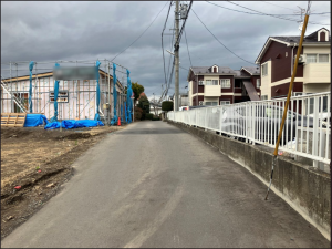 八戸市大字妙、土地の前面道路を含む現地写真画像です