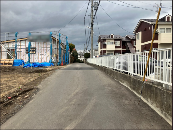 八戸市大字妙、土地の前面道路を含む現地写真画像です