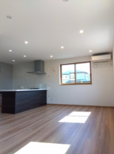 八戸市新井田西、中古一戸建ての居間画像です