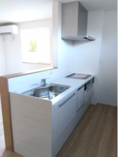 八戸市根城、新築一戸建てのキッチン画像です