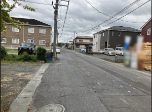 八戸市江陽、新築一戸建ての前面道路を含む現地写真画像です