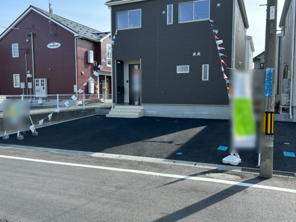 八戸市江陽、新築一戸建ての駐車場画像です