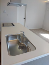 三沢市南町、新築一戸建てのキッチン画像です