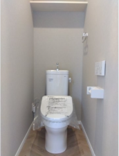 三沢市南町、新築一戸建てのトイレ画像です