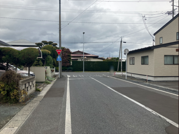 十和田市穂並町、新築一戸建ての前面道路を含む現地写真画像です