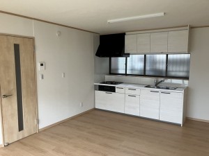 八戸市大字沢里、中古一戸建ての居間画像です