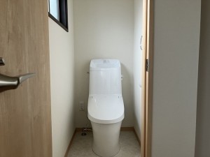 八戸市大字沢里、中古一戸建てのトイレ画像です
