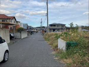 八戸市東白山台、土地の前面道路を含む現地写真画像です