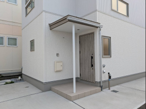 八戸市一番町、中古一戸建ての玄関画像です