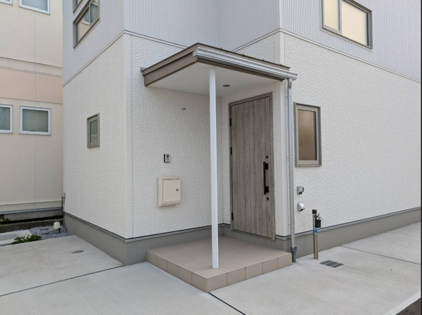 八戸市一番町、中古一戸建ての玄関画像です