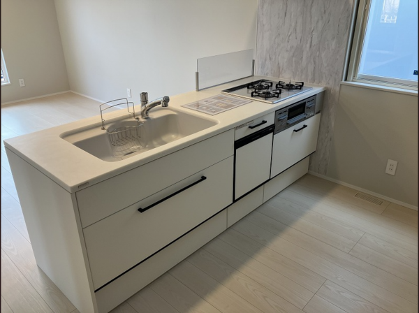 八戸市多賀台、中古一戸建てのキッチン画像です