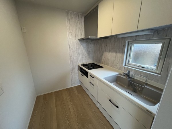 八戸市白銀、新築一戸建てのキッチン画像です