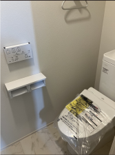 八戸市長苗代、新築一戸建てのトイレ画像です