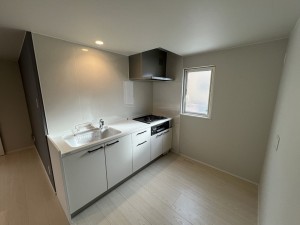 八戸市白銀、新築一戸建てのキッチン画像です