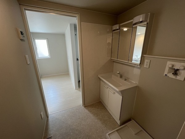 八戸市白銀、新築一戸建ての洗面画像です