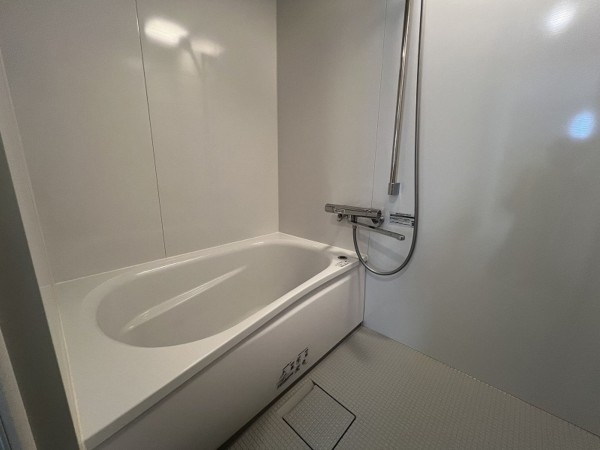 八戸市白銀、新築一戸建ての風呂画像です