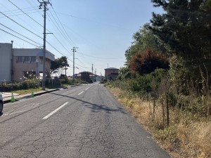 八戸市大字河原木、土地の前面道路を含む現地写真画像です