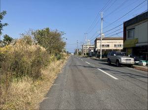 八戸市大字河原木、土地の前面道路を含む現地写真画像です