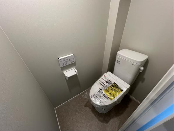 八戸市大字大久保、新築一戸建てのトイレ画像です