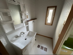 八戸市大字湊町、中古一戸建ての洗面画像です