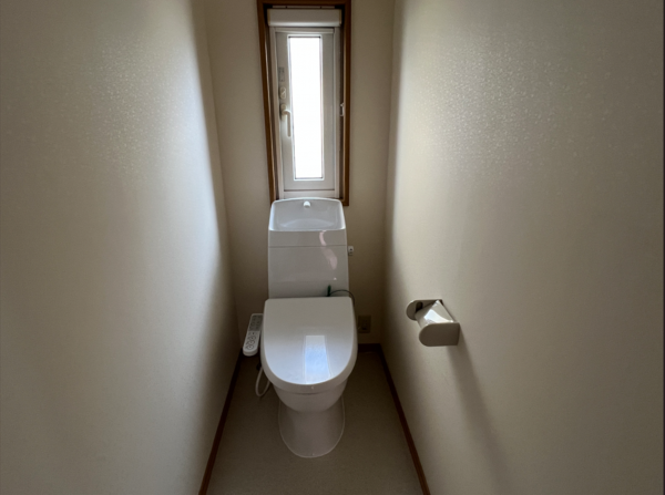 八戸市大字湊町、中古一戸建てのトイレ画像です