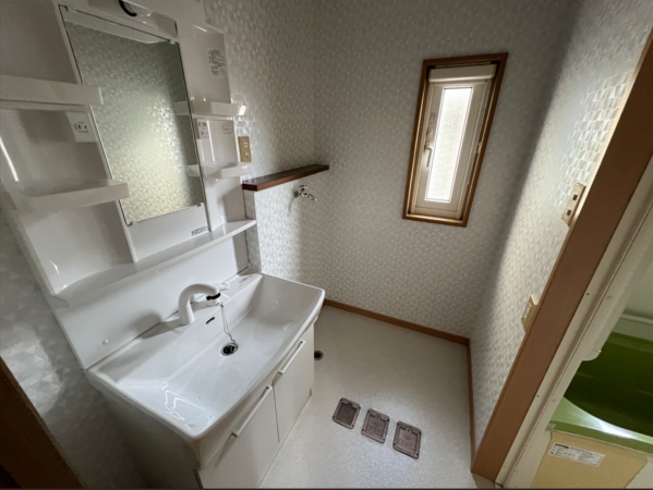 八戸市大字湊町、中古一戸建ての洗面画像です