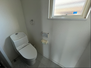 八戸市大字白銀町、中古一戸建てのトイレ画像です