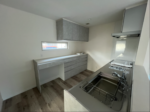 八戸市大字白銀町、中古一戸建てのキッチン画像です