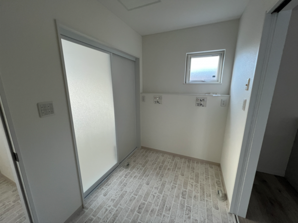 八戸市大字白銀町、中古一戸建ての内装画像です