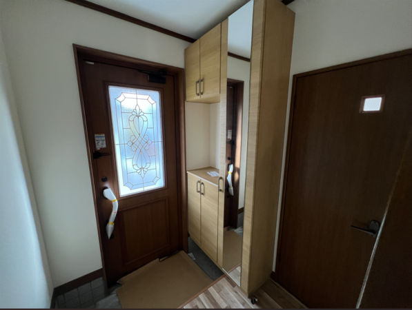 八戸市大字糠塚、中古一戸建ての玄関画像です