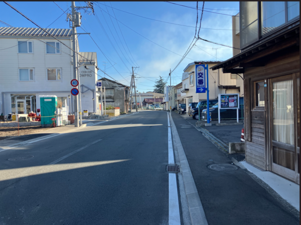 八戸市小中野、新築一戸建ての前面道路を含む現地写真画像です