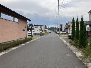 八戸市大字尻内町、土地の前面道路を含む現地写真画像です