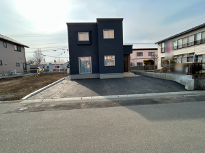八戸市旭ケ丘、新築一戸建ての駐車場画像です