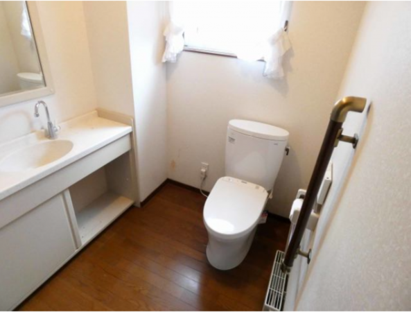 八戸市大字白銀町、中古一戸建てのトイレ画像です