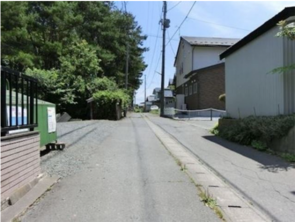 八戸市大字鮫町、土地の前面道路を含む現地写真画像です