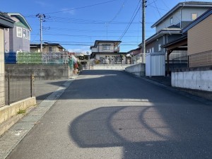 八戸市大字市川町、土地の前面道路を含む現地写真画像です