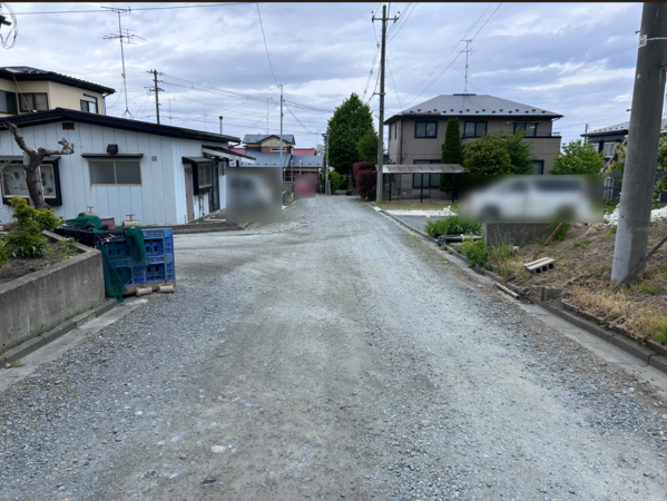 八戸市鮫町、土地の前面道路を含む現地写真画像です
