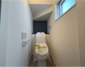 八戸市根城、新築一戸建てのトイレ画像です