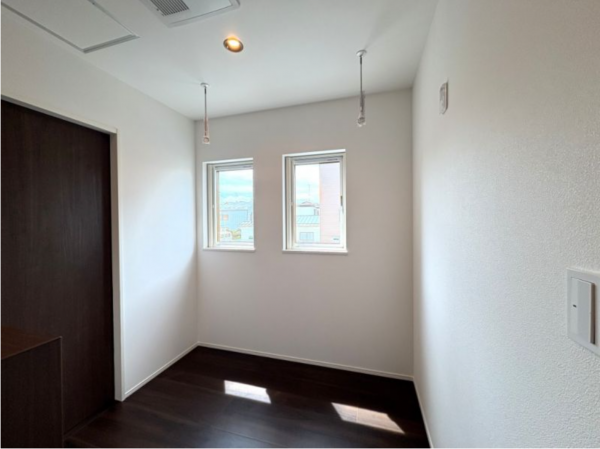 八戸市根城、新築一戸建ての内装画像です