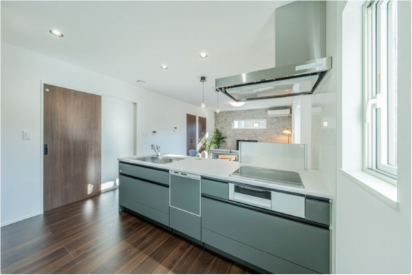 八戸市根城、新築一戸建てのキッチン画像です