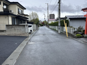 八戸市売市、新築一戸建ての前面道路を含む現地写真画像です