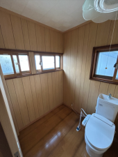 八戸市桜ケ丘、中古一戸建てのトイレ画像です