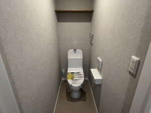 八戸市大字長苗代、新築一戸建てのトイレ画像です