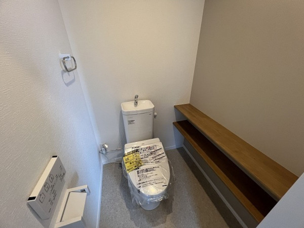 八戸市大字長苗代、新築一戸建てのトイレ画像です
