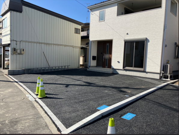 八戸市小中野、新築一戸建ての駐車場画像です